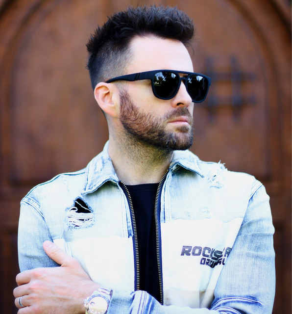 Gareth Emery headshot